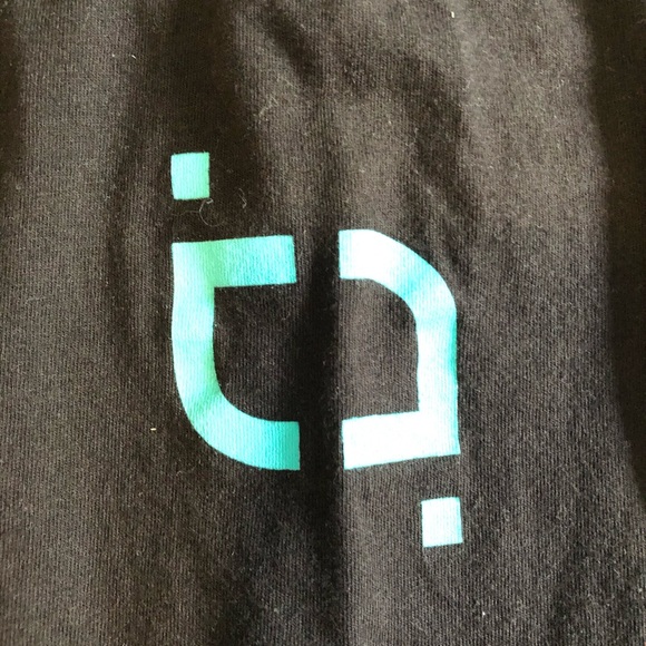 ⭐️ 4/$10 T-shirt - Picture 4 of 5